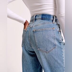 Abercrombie & Fitch 90s Straight Ultra High Rise Jeans Light Destroy Wash 28